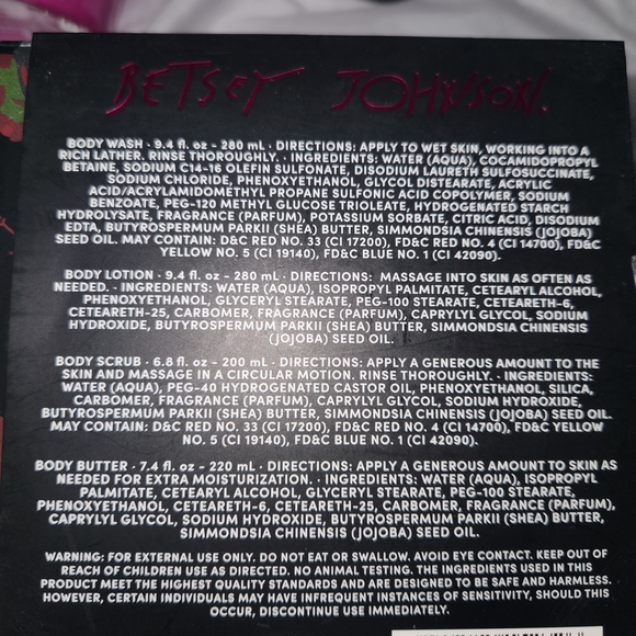 NWT BETSEY JOHNSON Peony Lotion Scrub Butter Wash GIFT SET - Picture 7 of 9